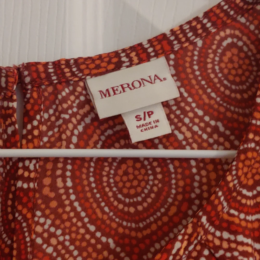 Patterned Blouse. - Picture 2 of 3